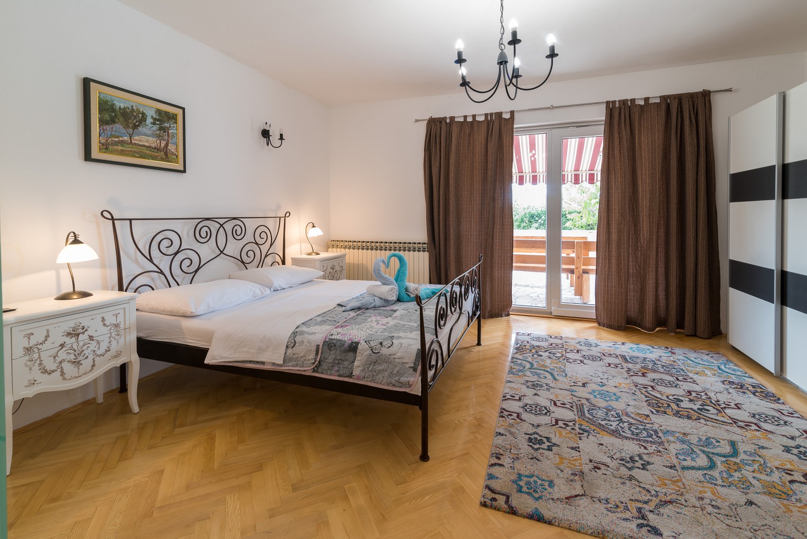 Apartman s 2 spavaće sobe i terasom