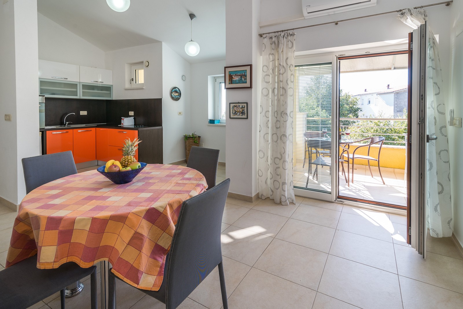 Apartman s 2 spavaće sobe i pogledom na more